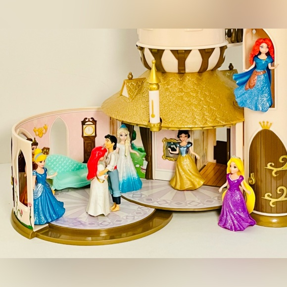 RARE The Little Mermaid - Prince Eric's Castle PlaySet - Picture 3 of 12